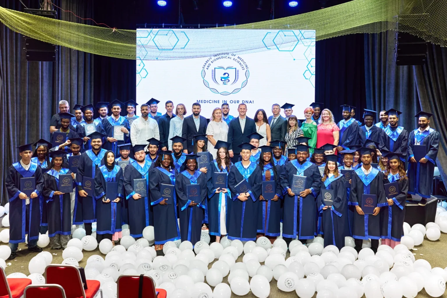 khim graduates global medical careers.jpg 2048x1365.jpg 1536x1023 1