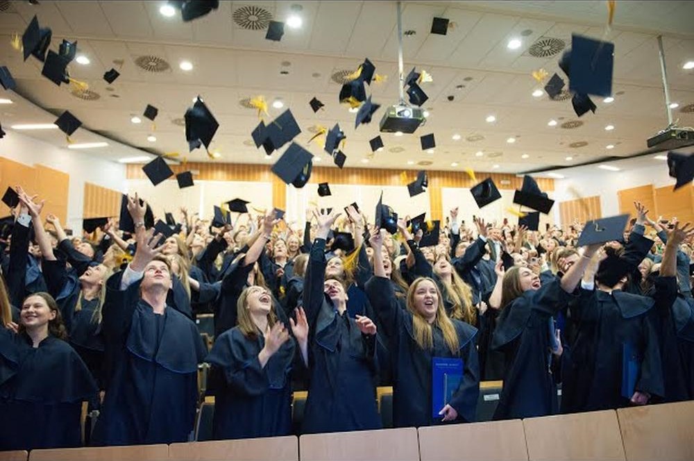 Vizja University in Warsaw Graduation