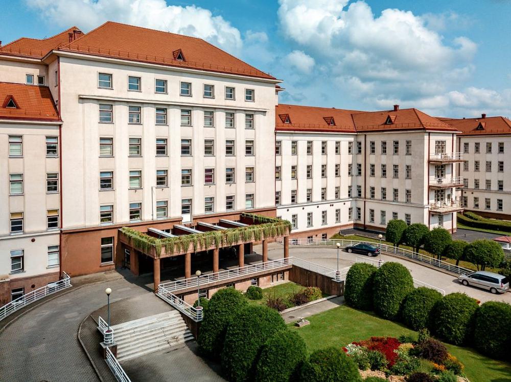 Pre-Med, Foundation Medicine Courses to Help You Meet Med School Requirements 4 Lithuanian University Of Health Sciences Building Front View 1