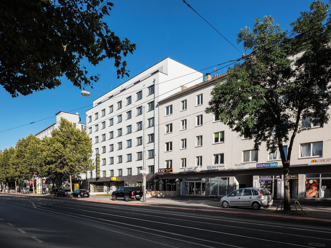 frankfurt urbanum exterior 2